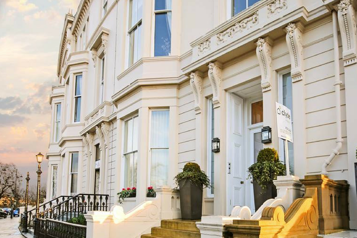 Glasgow West End Stock at Historic Low Driving Prices Upwards Clyde