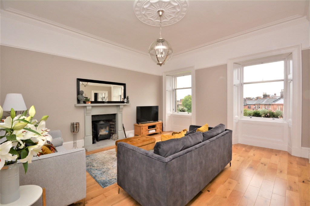Victoria Crescent Road, Upper Conversion, Dowanhill, Glasgow, G12 9DD