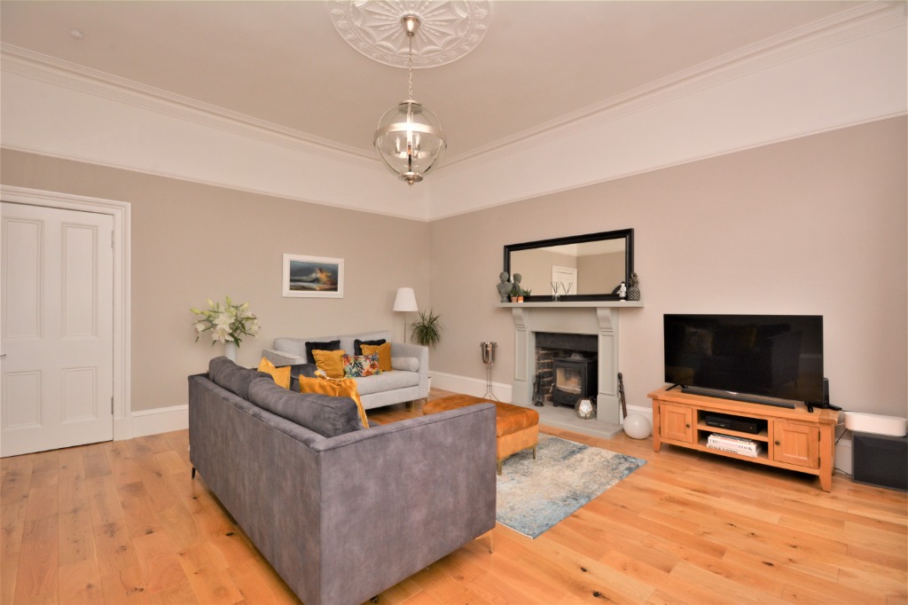 Victoria Crescent Road, Upper Conversion, Dowanhill, Glasgow, G12 9DD