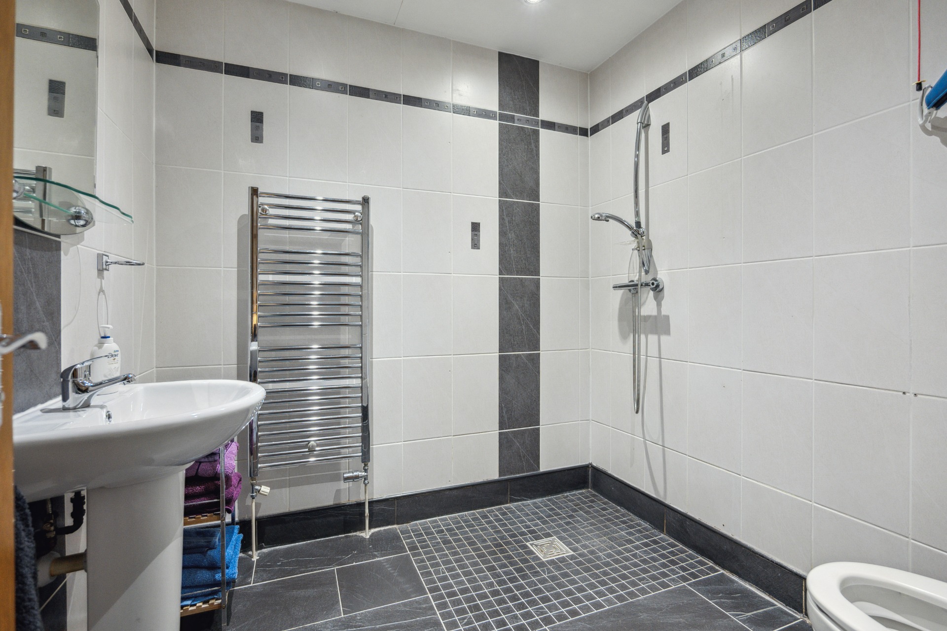 Strathyre, Callander, Stirling , FK18 8NA Clyde Property Ltd