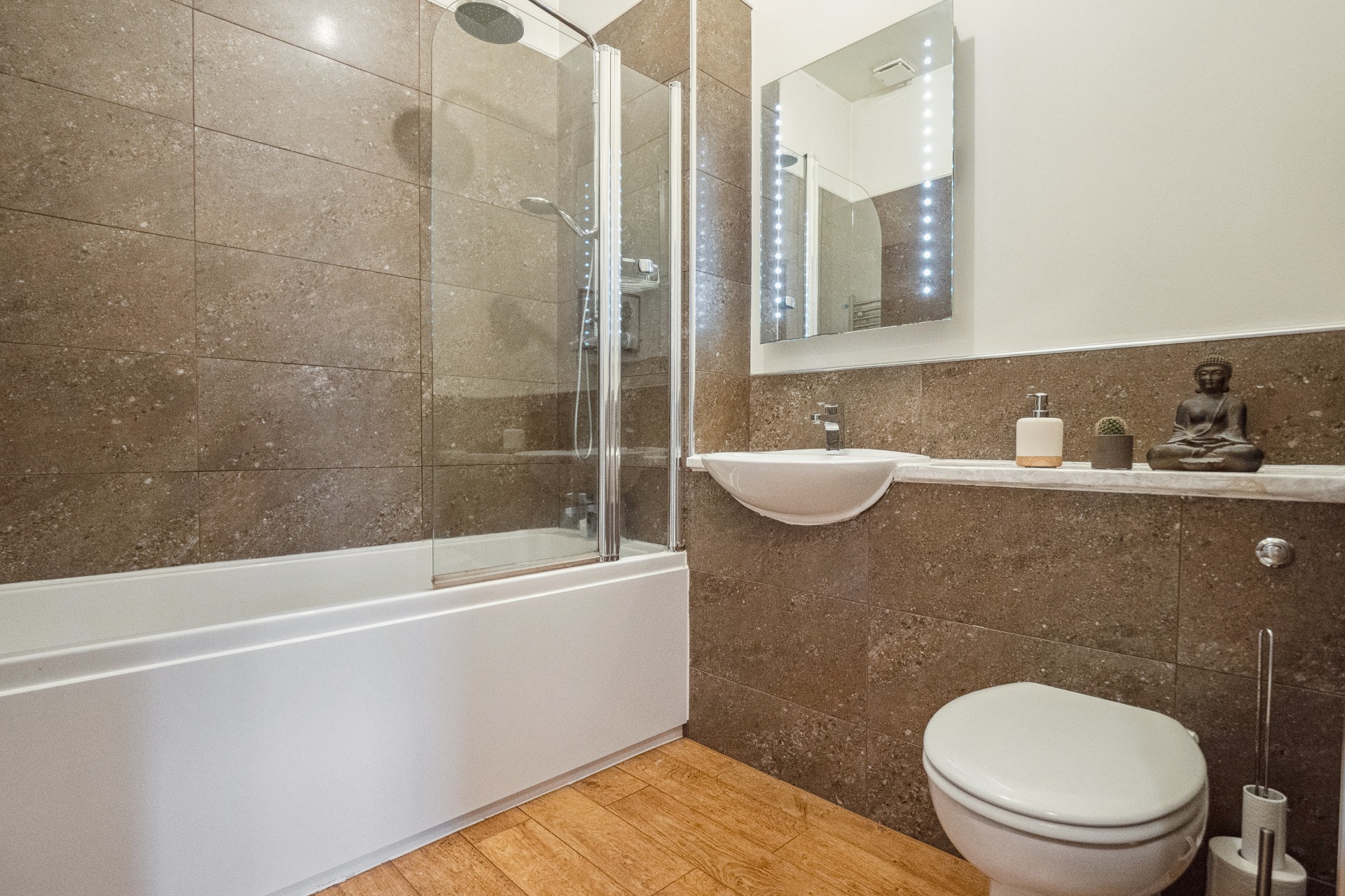 Woolcarders Court, Cambusbarron, Stirling, FK7 9RA Clyde Property Ltd