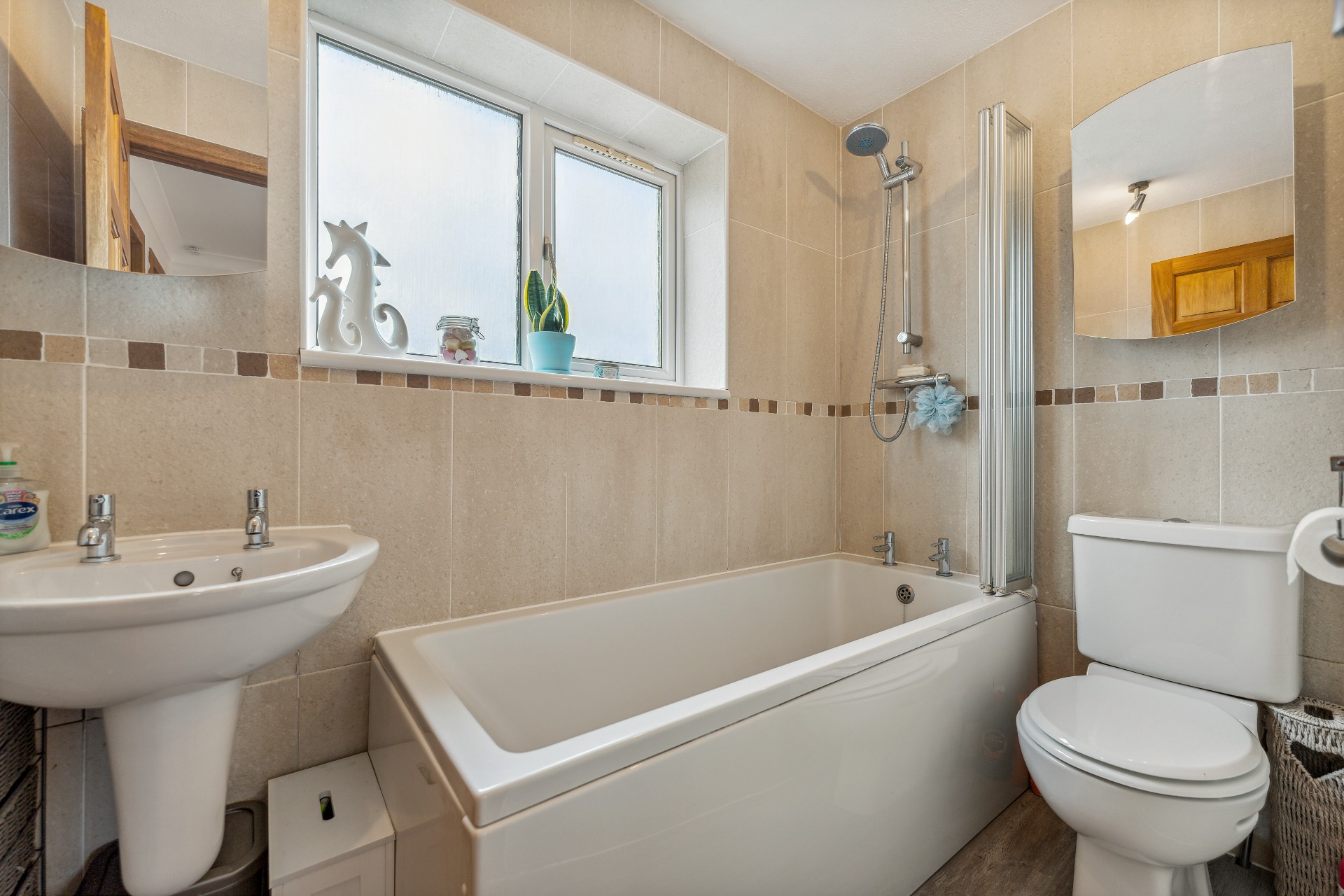 Craigbank Crescent, Eaglesham, Glasgow, G76 0DX Clyde Property Ltd